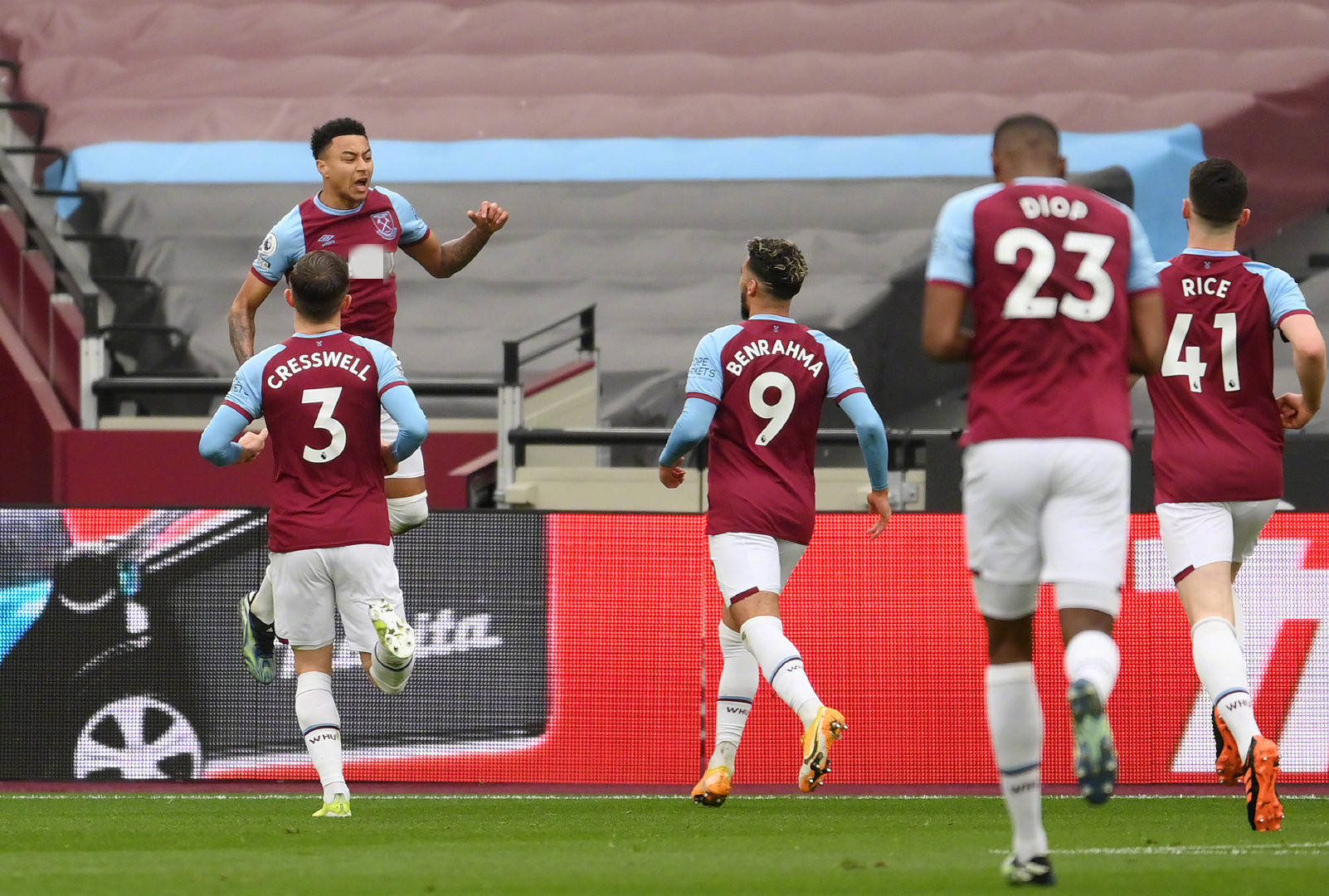 与球迷讨论 与球迷讨论