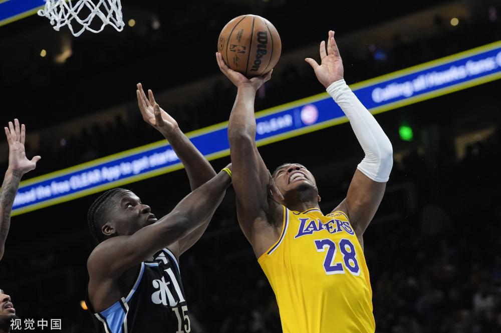 足球比赛中 足球比赛中